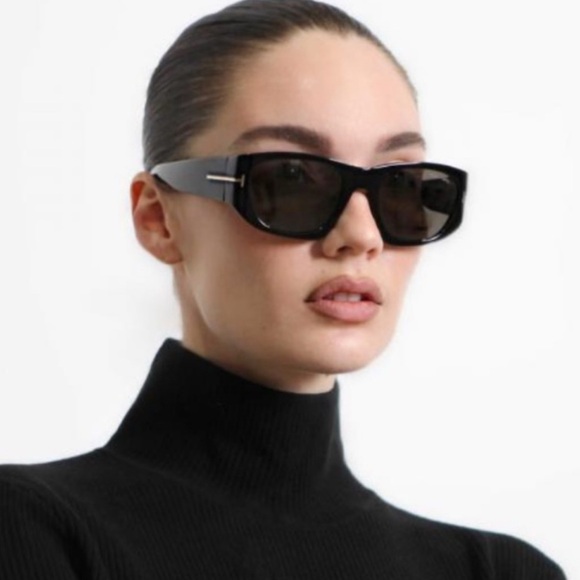 Tom Ford - sunglasses with case - Like New - never worn - 53-19-145 - Picture 12 of 15